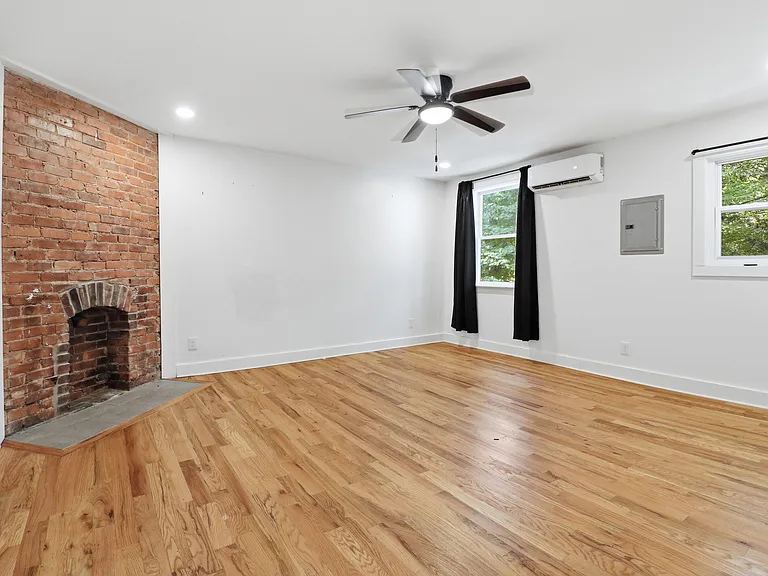 186 Hurt St NE #D1 — Photo 14