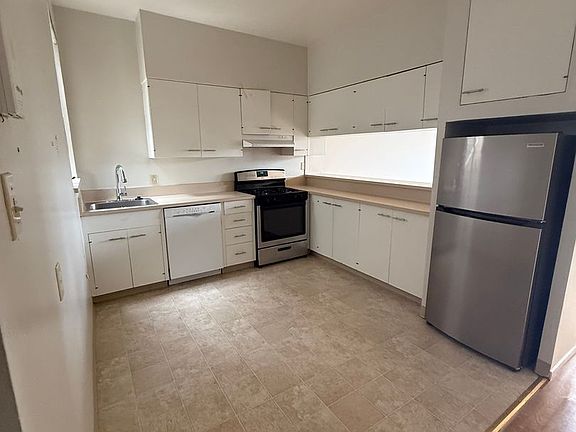 2nd image of 2649 Sacramento St