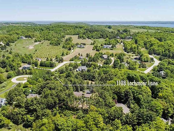 3rd image of 1108 Lochmoor Ln