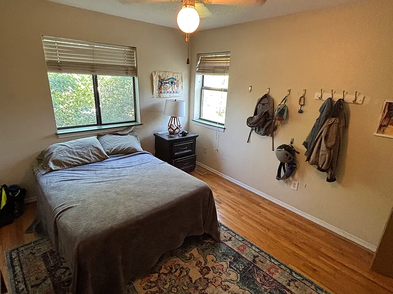 1212 Redwood Ave — Photo 5