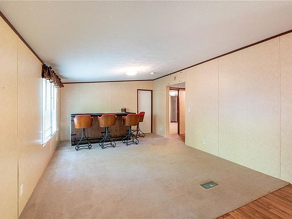5th image of 195 Timberwood Dr