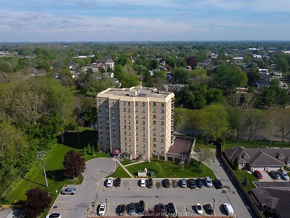 5th image of 10 Van Allen Ave