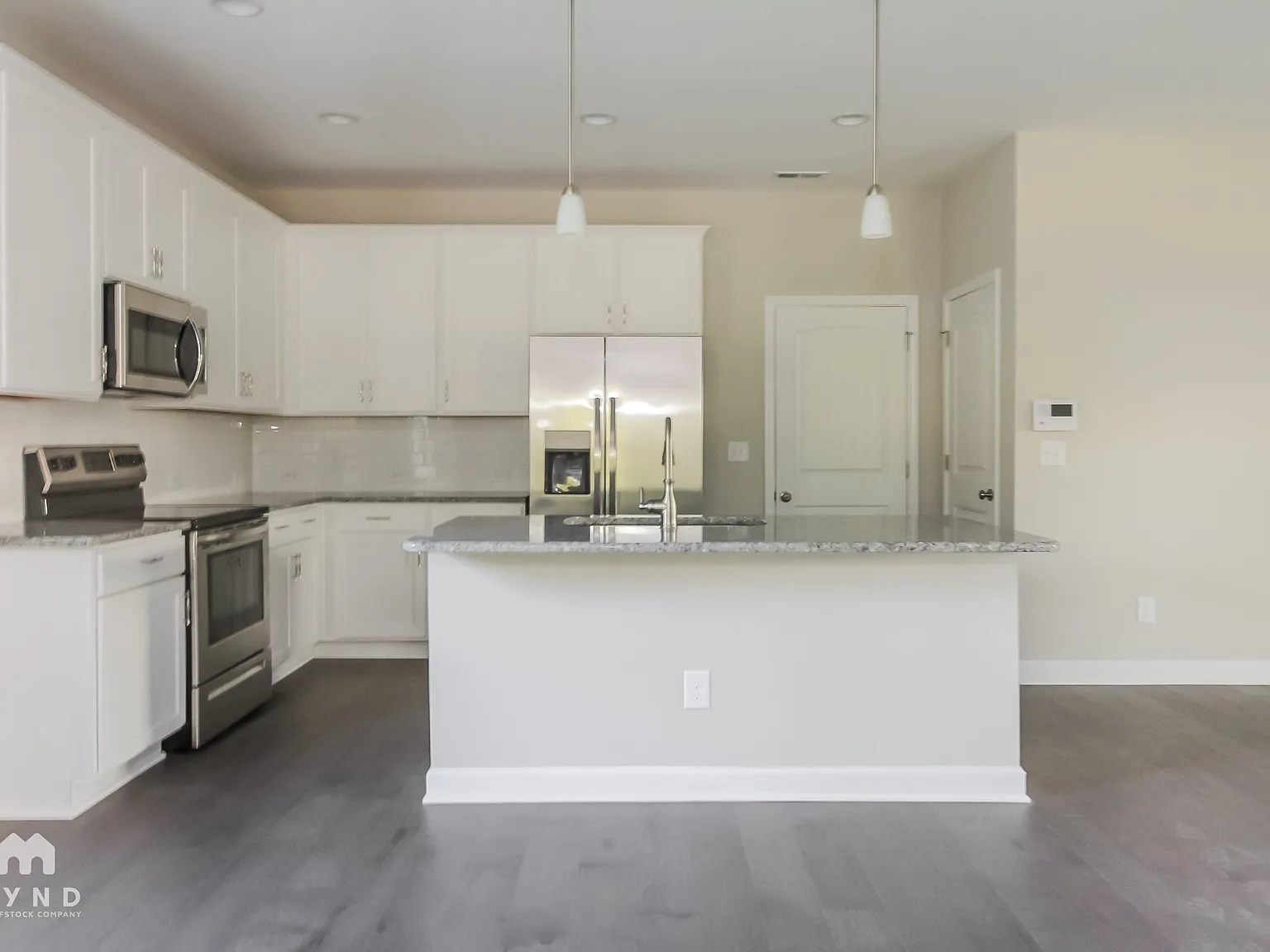 4 bed, 2.5 bath, 2308 sqft, $2,349 — Photo 4