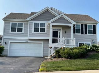1102 Alta Vista Dr, Pingree Grove, IL 60140
