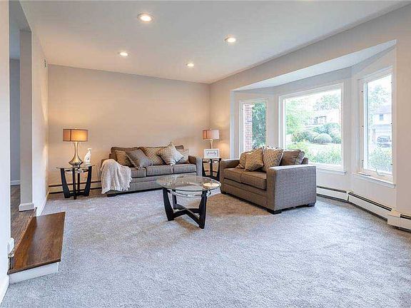 5th image of 46 Columbine Ln