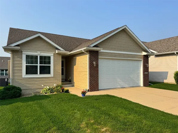 6807 Waterview Dr SW, Cedar Rapids, IA 52404