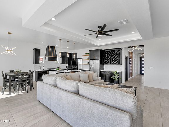 4th image of 14910 Hinojos Ave