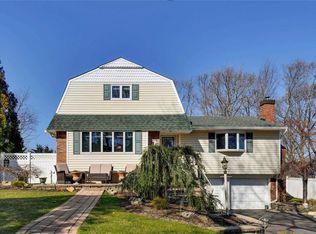 4 Dorothy Ln, Kings Park, NY 11754