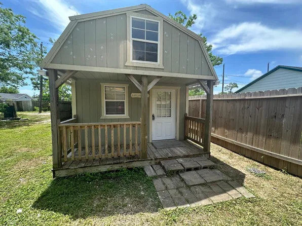 727 W 5th Alley St #2, Freeport, TX 77541