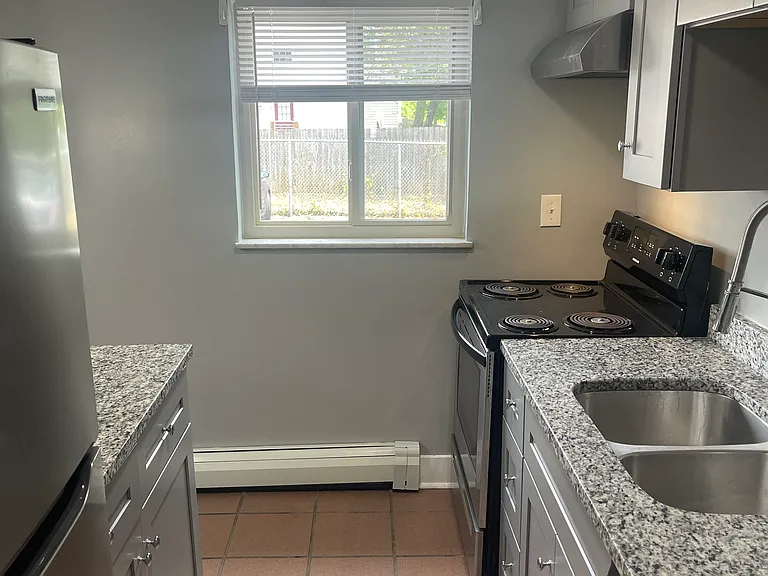 3610 Newton Ave #9 — Photo 8