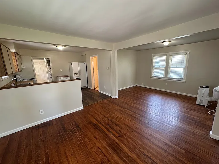 3204 McDowell St — Photo 4