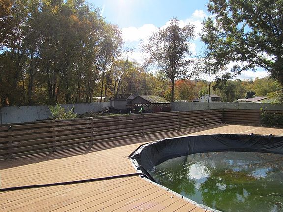 4th image of 151 Crab Apple Ln