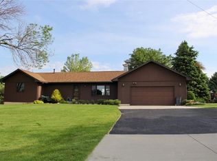 672 Highway F36 W, Newton, IA 50208