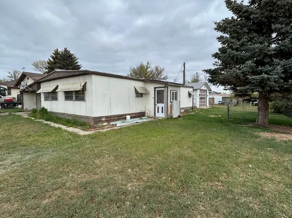 18 W Quincy Ave, Chester, MT 59522