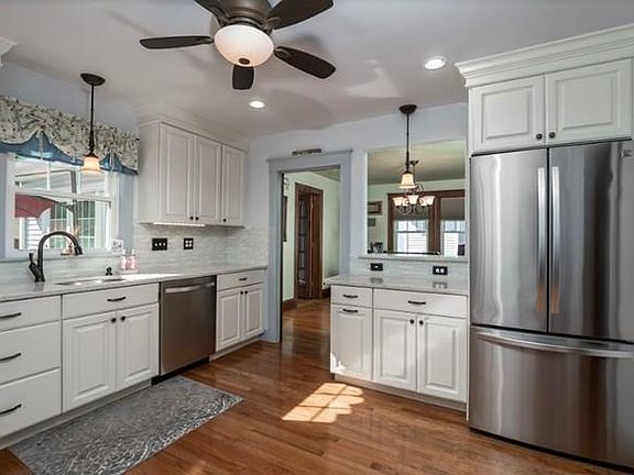 4th image of 25 Coolidge Ave
