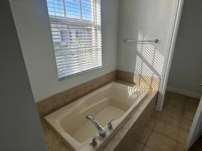 2502 N Dixie Hwy #49 — Photo 9