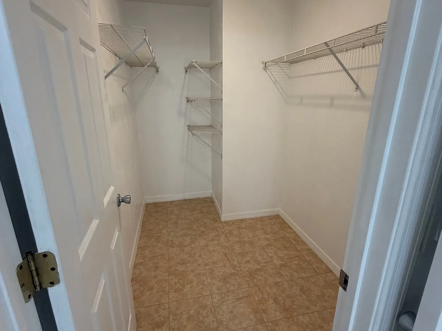 3 bed, 1100 sqft, $1,650 — Photo 2