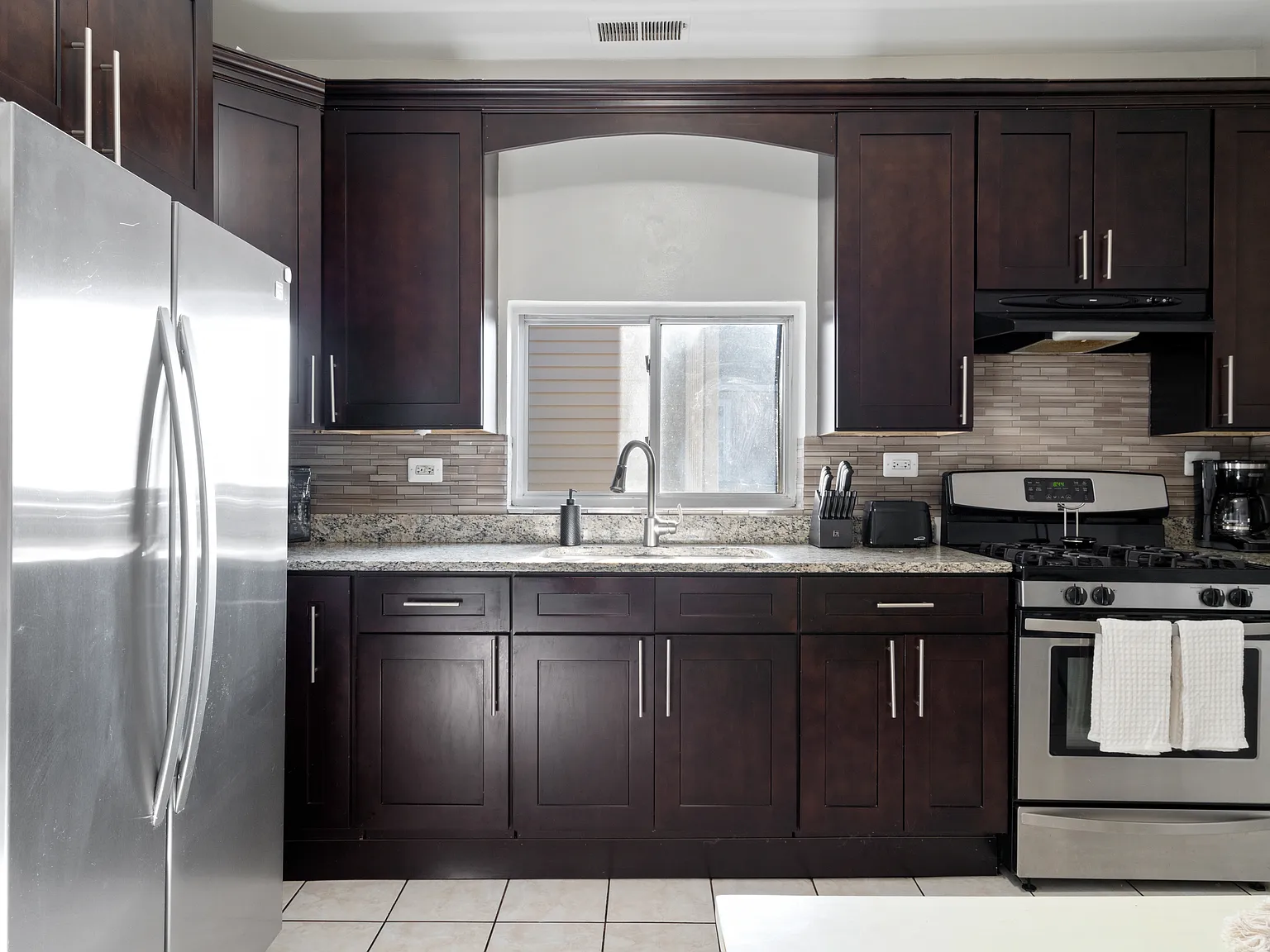 3 bed, 1100 sqft, $2,250 — Photo 3
