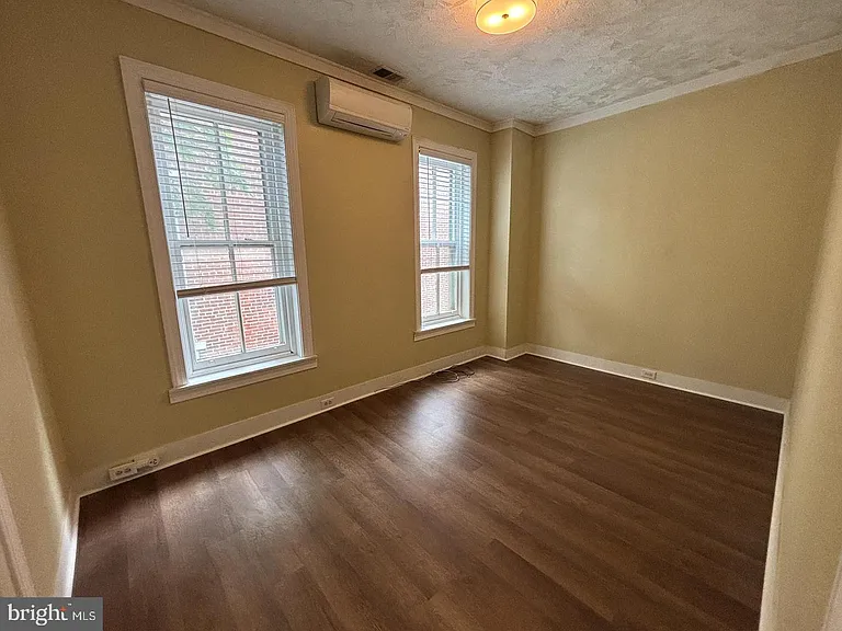 130 E 4th St #2 — Photo 10