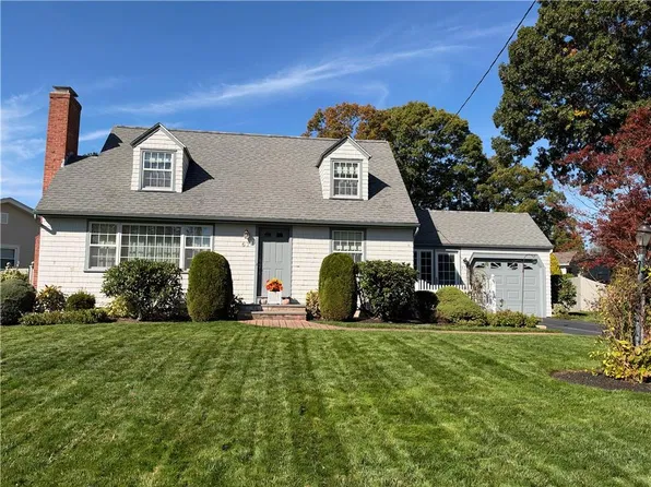 67 Longview Dr, Cranston, RI 02920