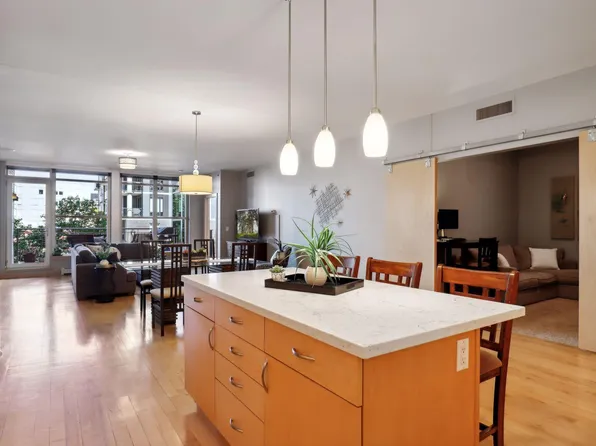215 10th Ave S Unit 222, Minneapolis, MN 55415