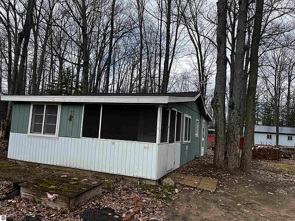 3rd image of 5013 Woodsdale St
