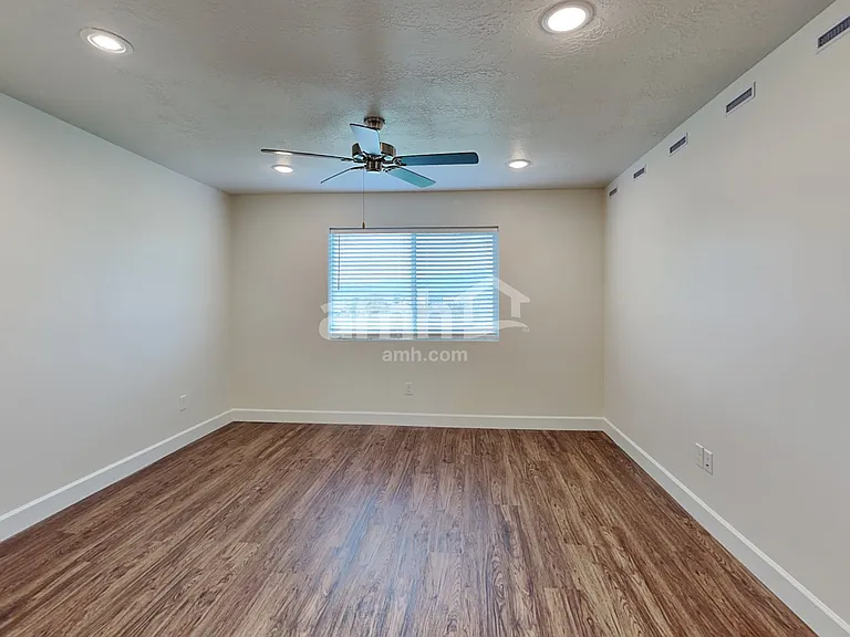 221 N Dry Creek Rd — Photo 11