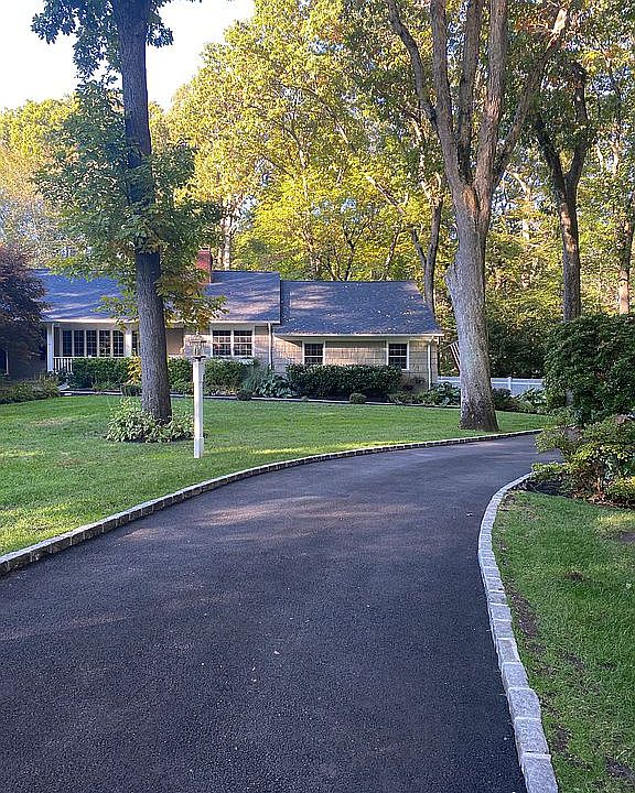2nd image of 2 Timberland Ln