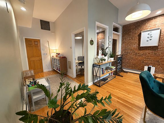 4th image of 94 Bowers St #101