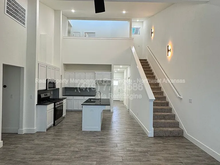 720 Sun Meadow Dr — Photo 2