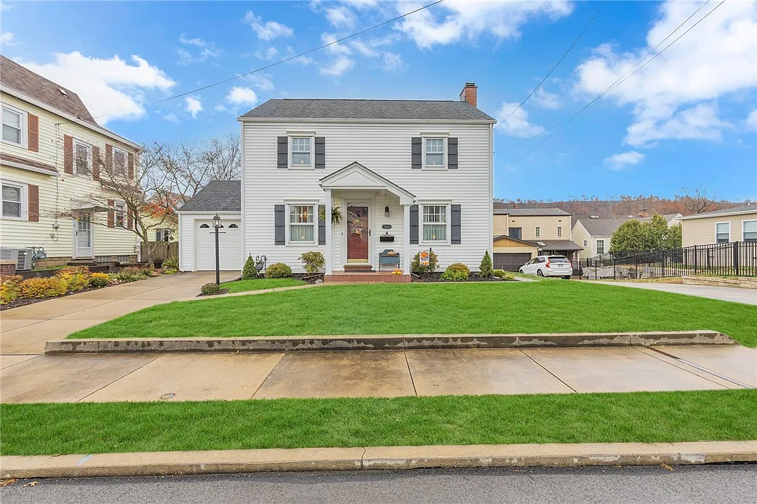 1275 Park Pl photo 1