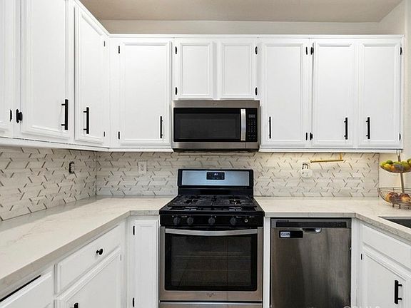 3rd image of 41945 Davenport Way Unit D