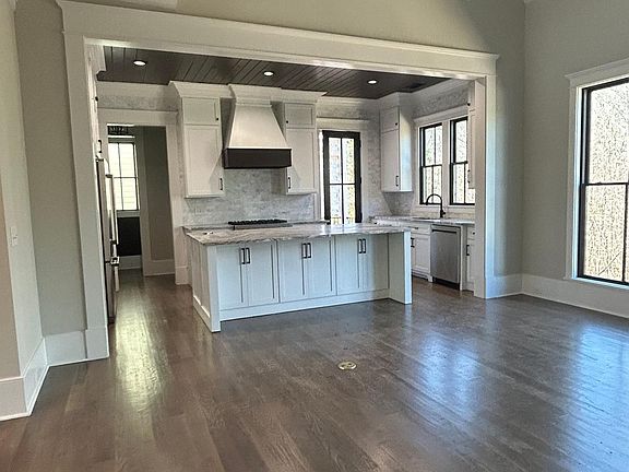 5th image of 2051 Egret Cir