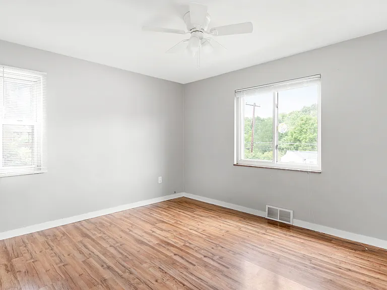 5649 Library Rd — Photo 15