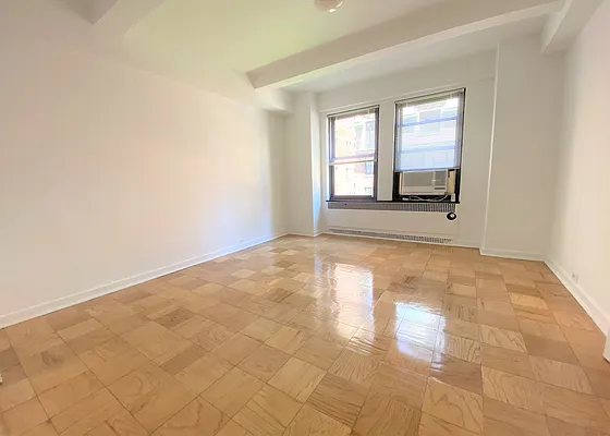 Rented by Manhattan Realty Group | media 10