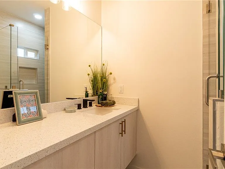 5805 Northwestern Ave #1 — Photo 14