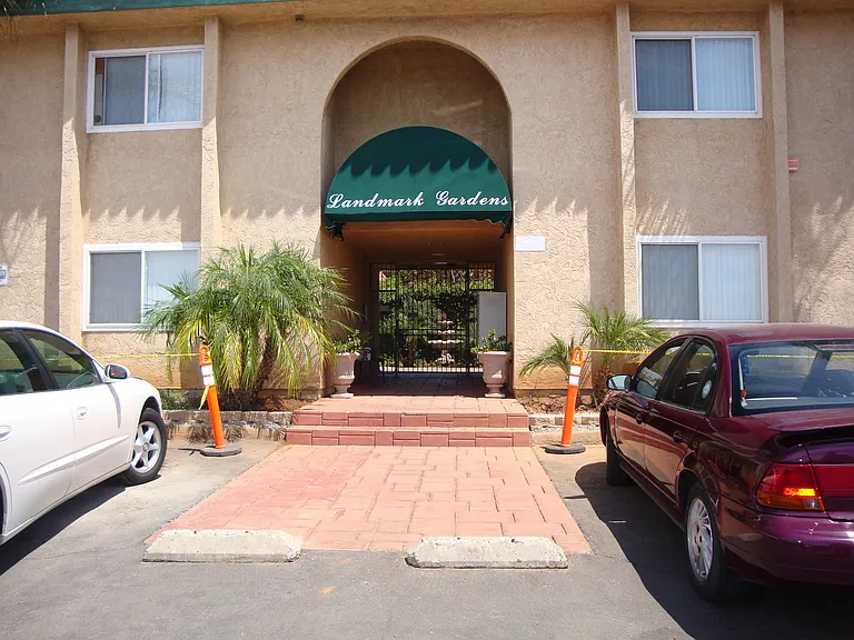 Landmark Gardens — Photo 24