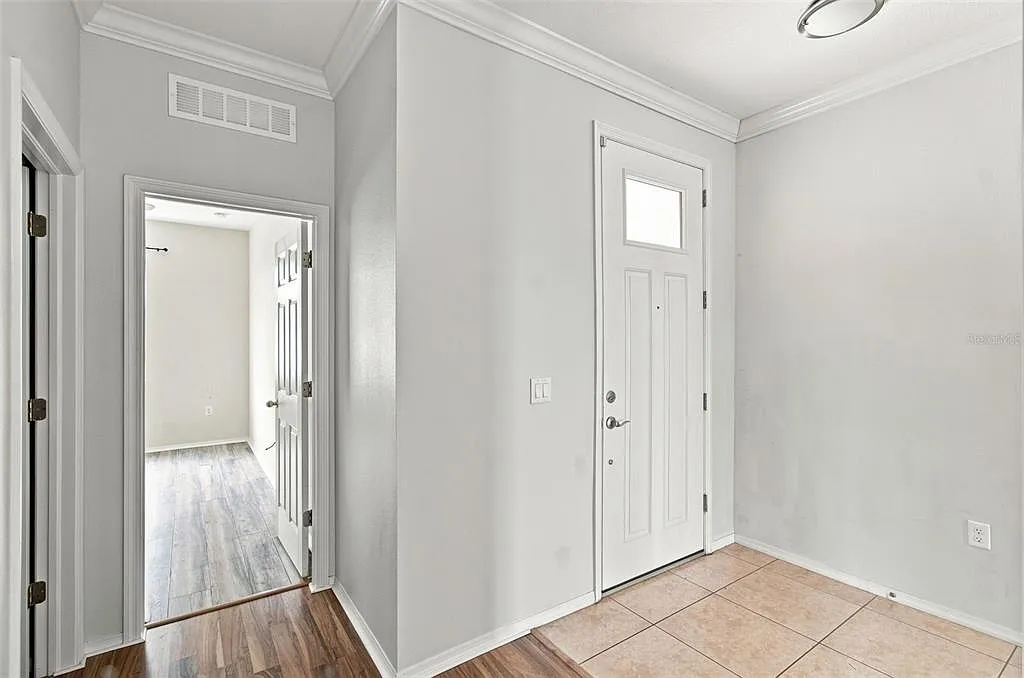 3 bed, 2.0 bath, 2024 sqft, $2,550 — Photo 3