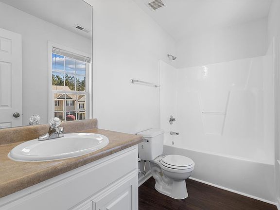 4th image of 305 Whitehall Ct
