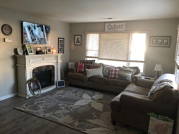 3rd image of 33 Arlene Ct