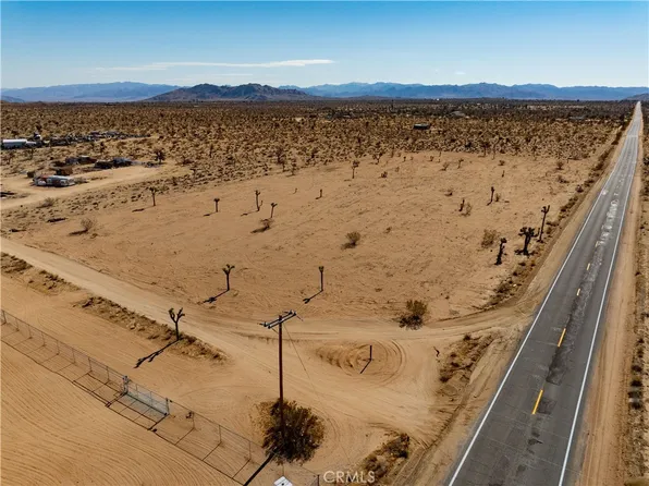 43 Avalon Ave, Landers, CA 92285