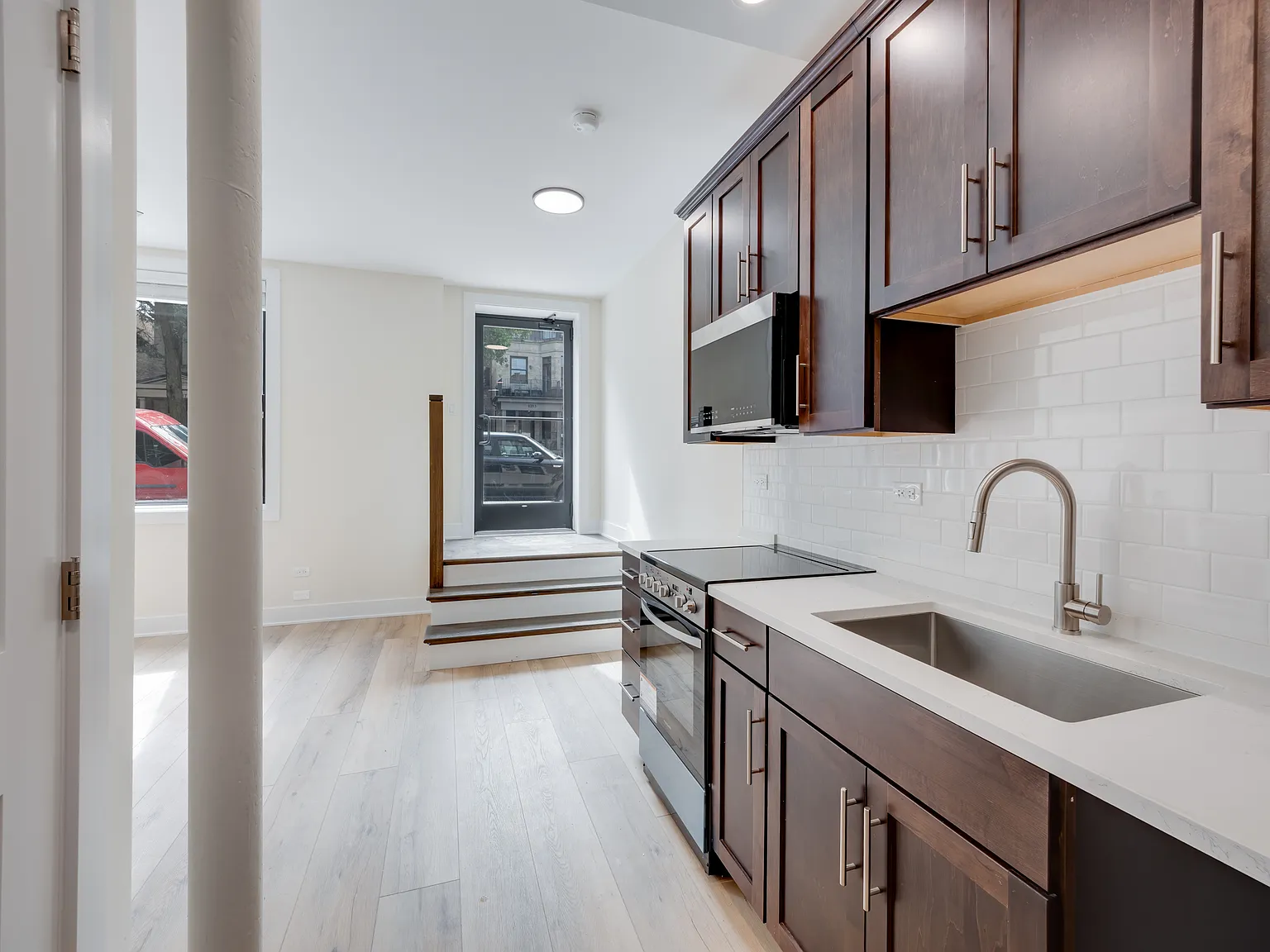 1250 W Addison St — Photo 3