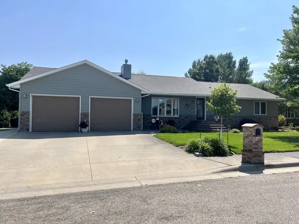 1204 Hilgers Dr, Pierre, SD 57501