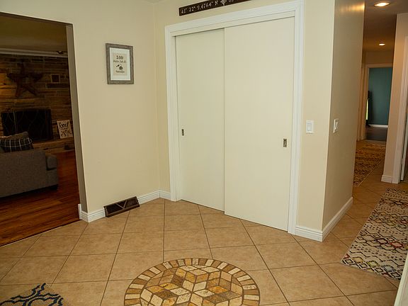 5th image of 540 Hidden Lake Dr