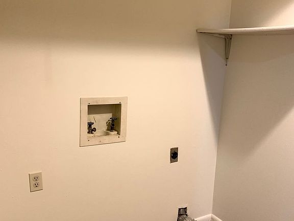 5th image of 2308 Biltmore Cv