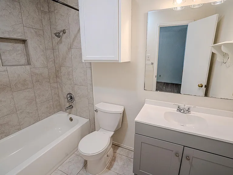 517 Cutty Trl #B — Photo 8