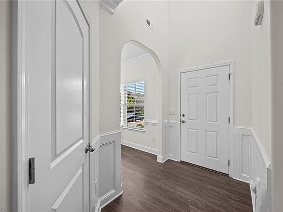 3rd image of 5614 Edgartown St