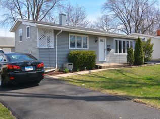 437 Navajo Trl, Buffalo Grove, IL 60089