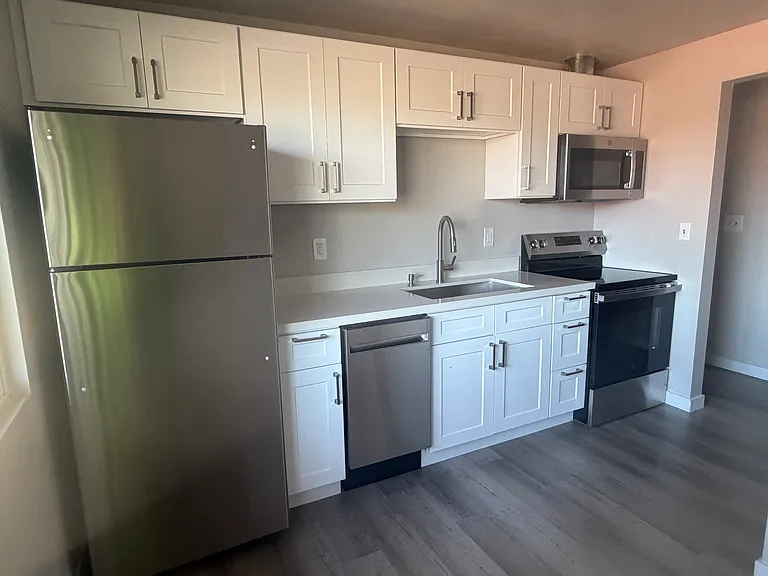 404 S Division Ln #B — Photo 3