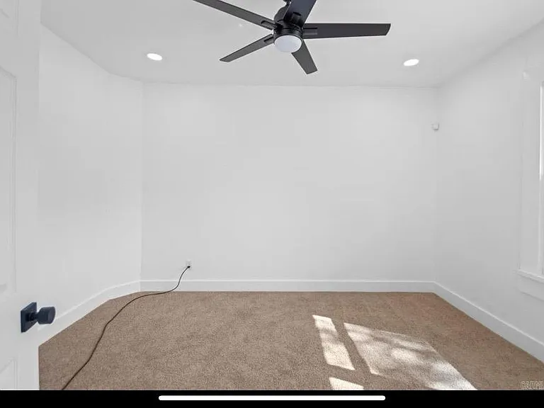 2501 S Maple St — Photo 6
